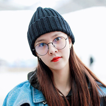 宋妍霏戴针织帽清纯靓丽